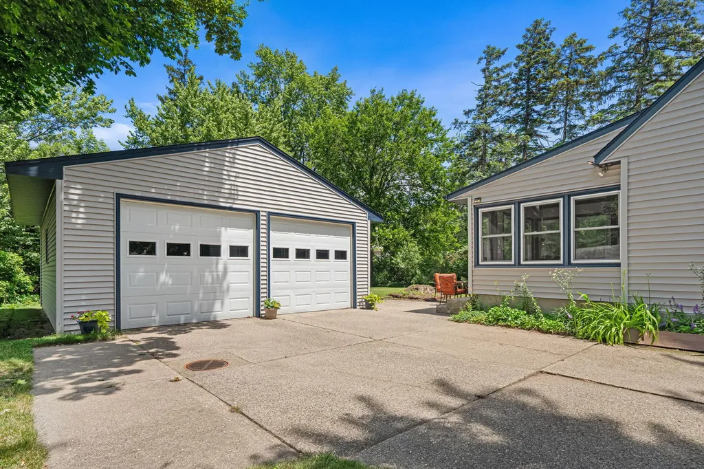 927 Diane Street SE Kentwood City MI 49508
