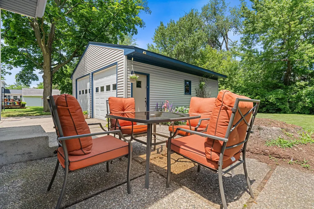 927 Diane Street SE Kentwood City MI 49508
