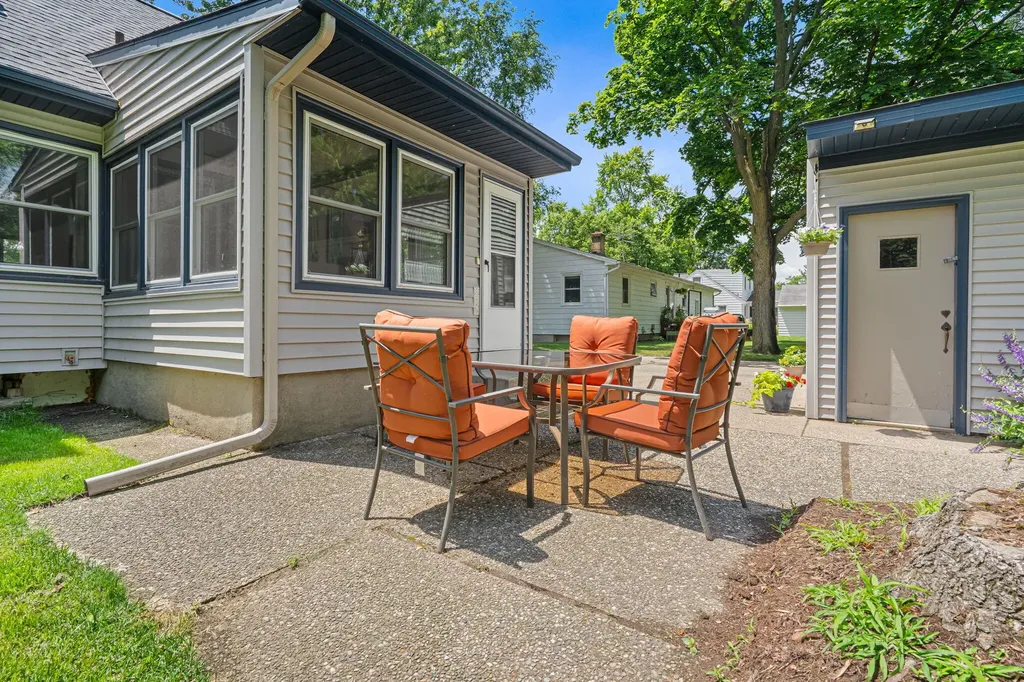 927 Diane Street SE Kentwood City MI 49508