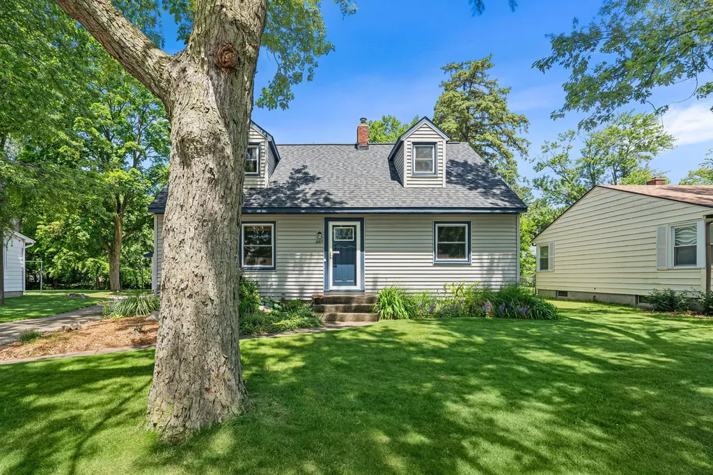 927 Diane Street SE Kentwood City MI 49508