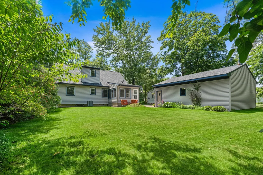 927 Diane Street SE Kentwood City MI 49508