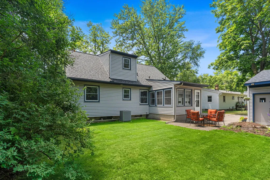 927 Diane Street SE Kentwood City MI 49508