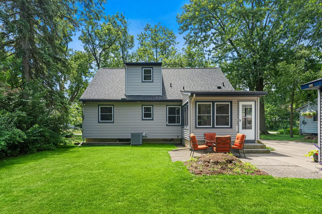 927 Diane Street SE Kentwood City MI 49508