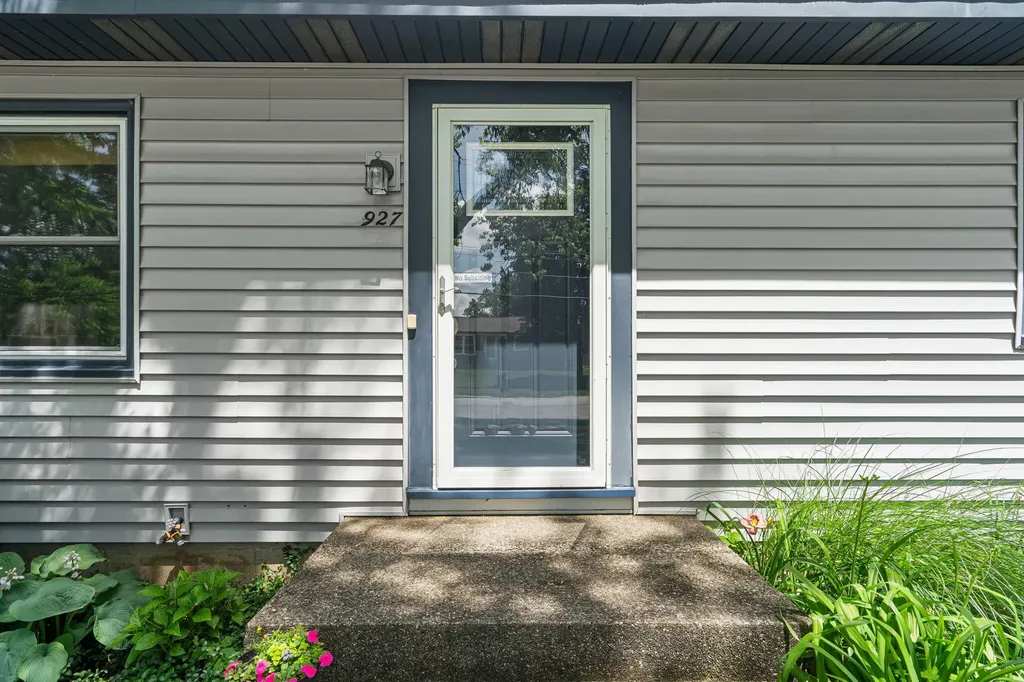 927 Diane Street SE Kentwood City MI 49508