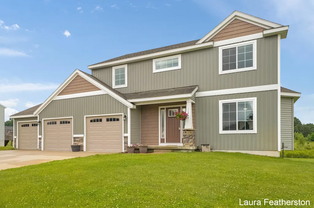 11740 Ridge Water Drive NE Algoma Township MI 49345