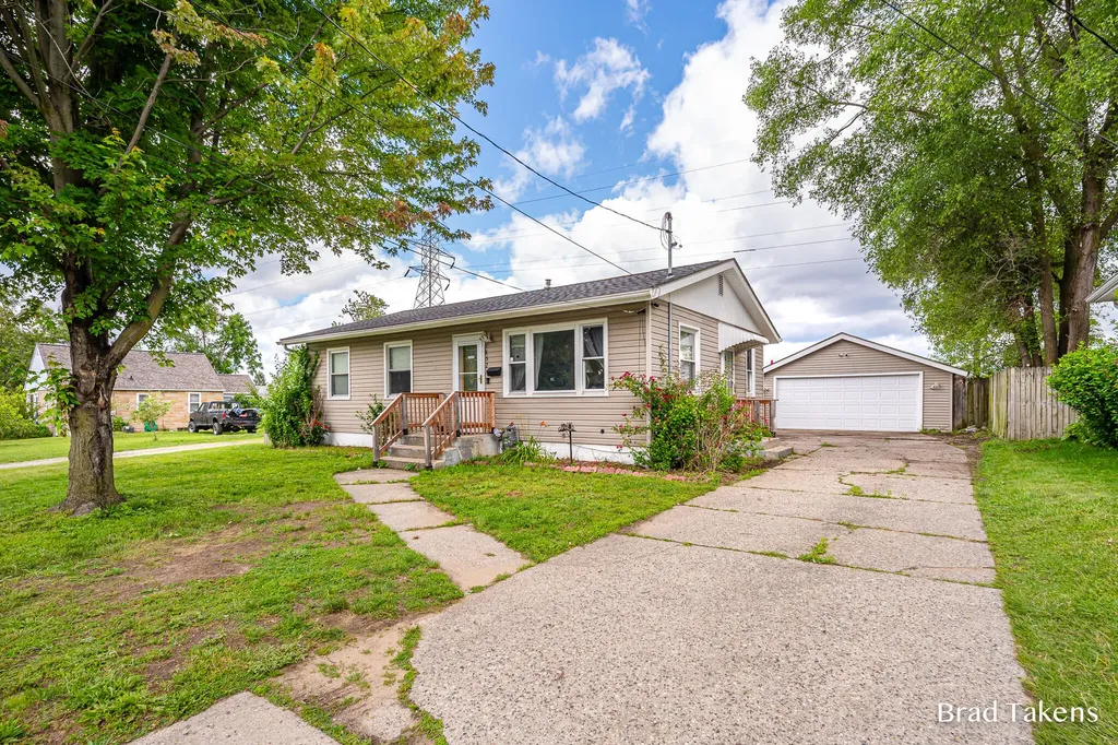 1852 Collingwood Avenue SW Wyoming City MI 49519