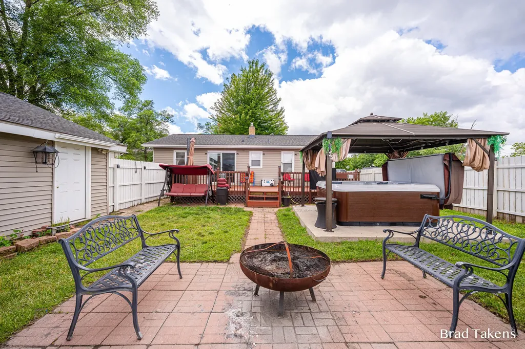 1852 Collingwood Avenue SW Wyoming City MI 49519