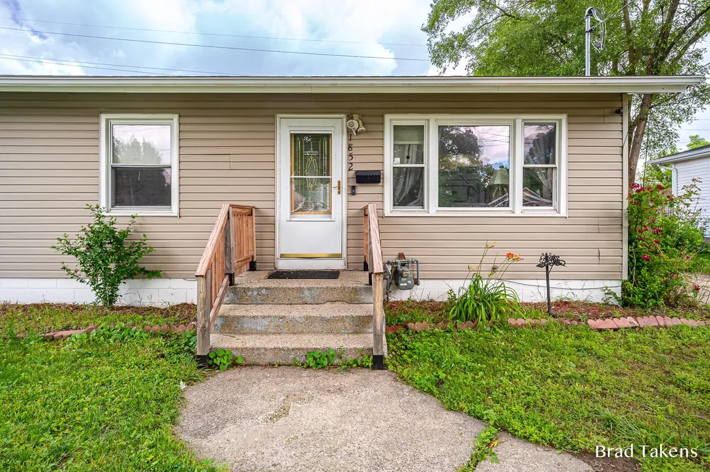 1852 Collingwood Avenue SW Wyoming City MI 49519