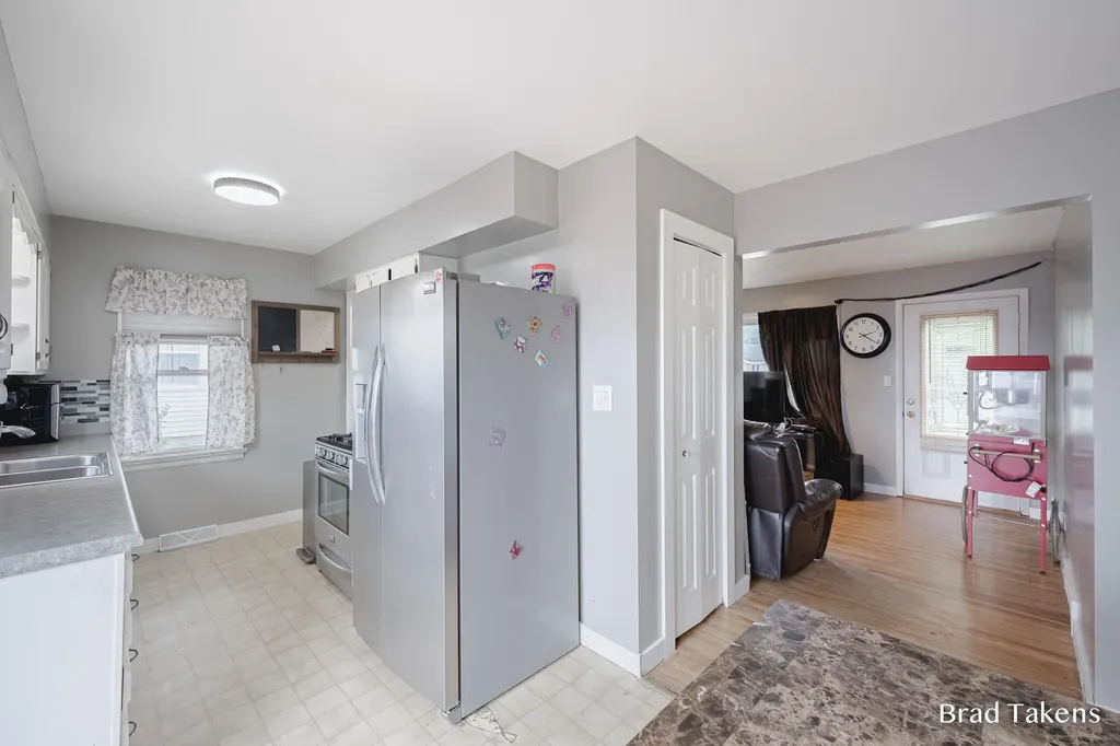 1852 Collingwood Avenue SW Wyoming City MI 49519