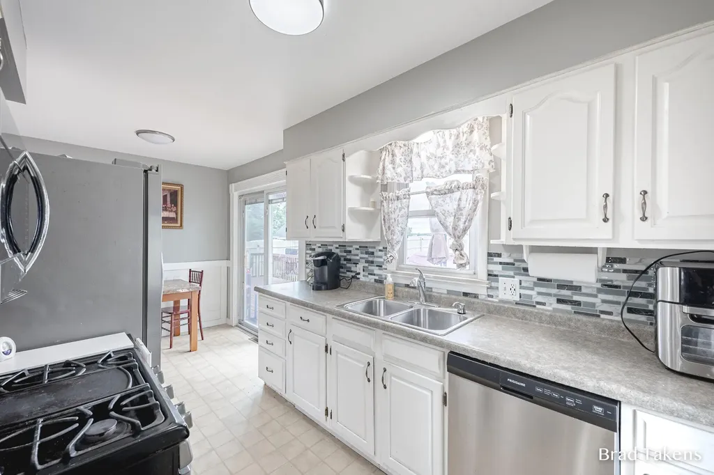 1852 Collingwood Avenue SW Wyoming City MI 49519