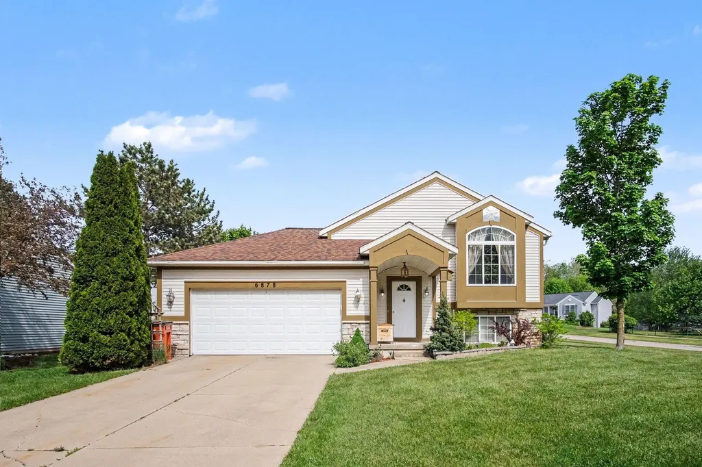 6878 Lake Bluff Drive NE Plainfield Charter Township MI 49321