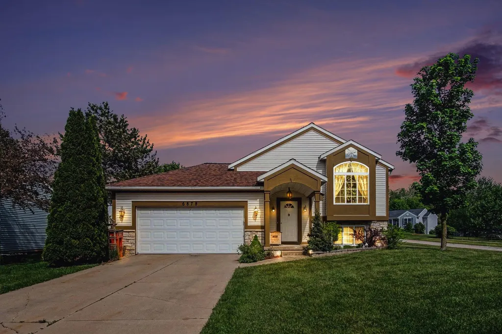 6878 Lake Bluff Drive NE Plainfield Charter Township MI 49321
