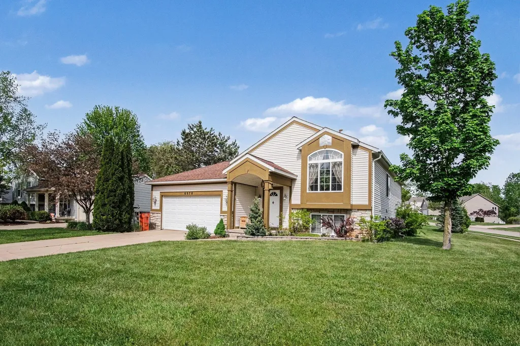6878 Lake Bluff Drive NE Plainfield Charter Township MI 49321