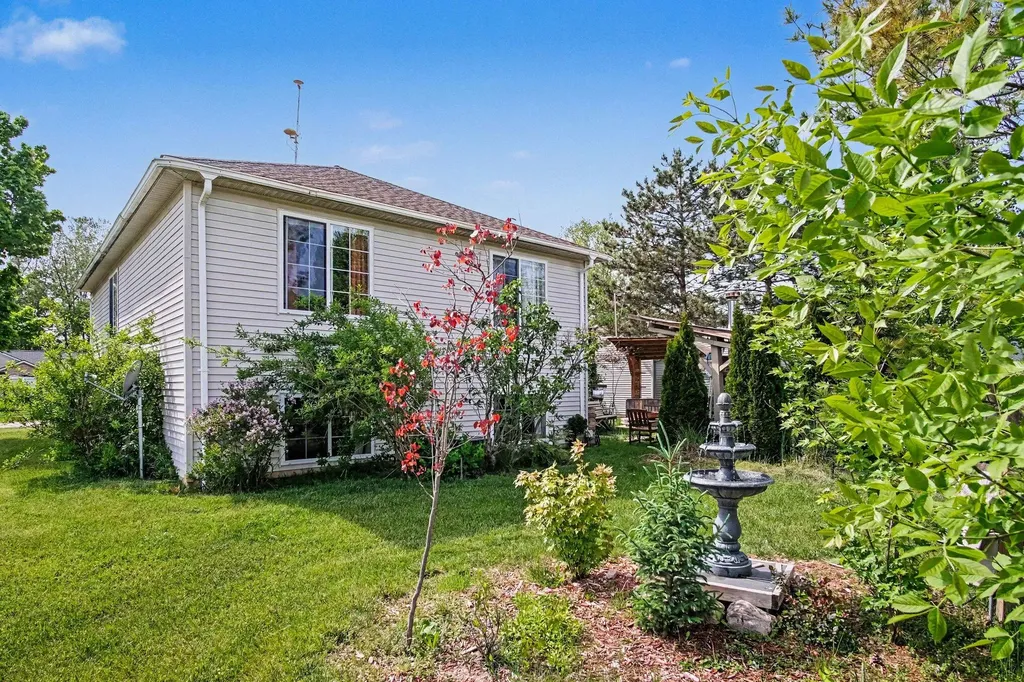 6878 Lake Bluff Drive NE Plainfield Charter Township MI 49321