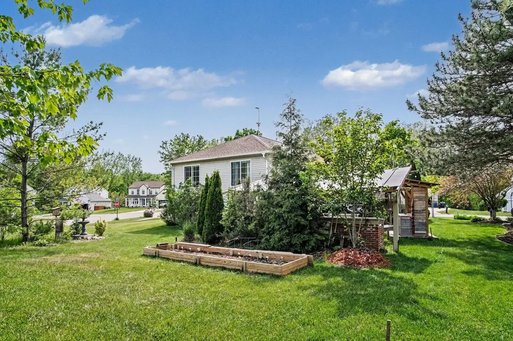 6878 Lake Bluff Drive NE Plainfield Charter Township MI 49321