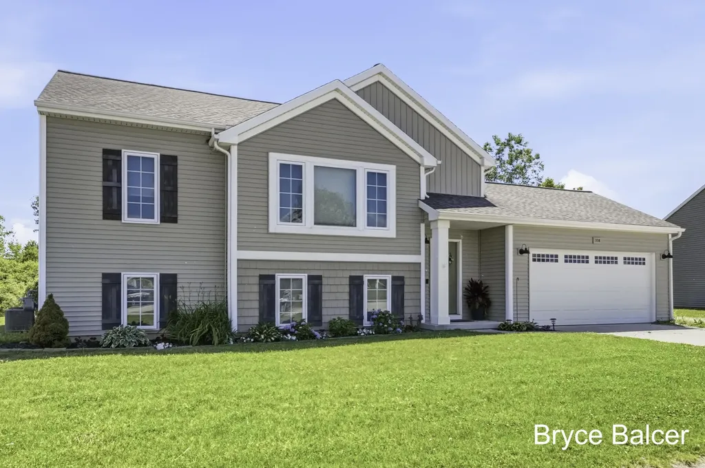 338 Vansen Drive Kent City Village MI 49330
