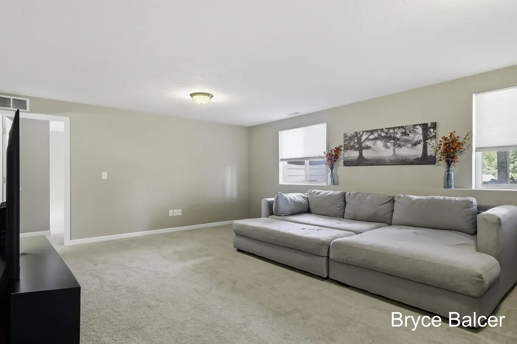 338 Vansen Drive Kent City Village MI 49330