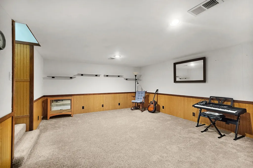 501 Ray Street North Muskegon City MI 49445
