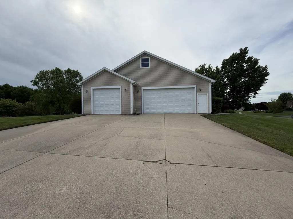 7809 Golf Meadows Drive SE Caledonia Township MI 49316