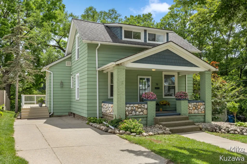 70 Grove Street Coopersville City MI 49404
