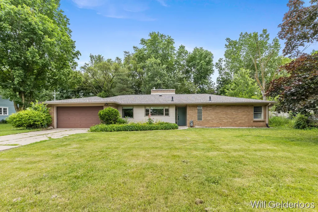 1938 Woodlawn Avenue SE Grand Rapids City MI 49506
