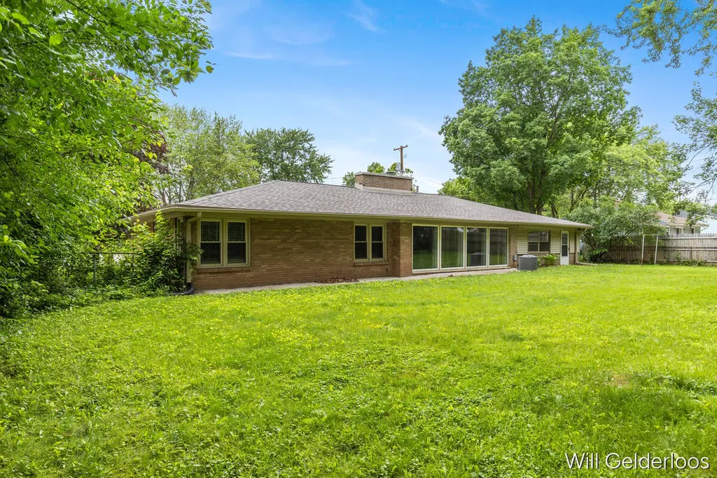 1938 Woodlawn Avenue SE Grand Rapids City MI 49506