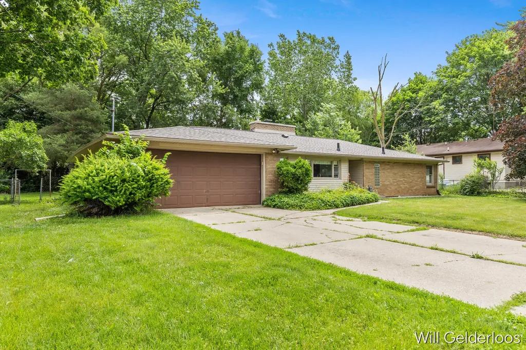 1938 Woodlawn Avenue SE Grand Rapids City MI 49506