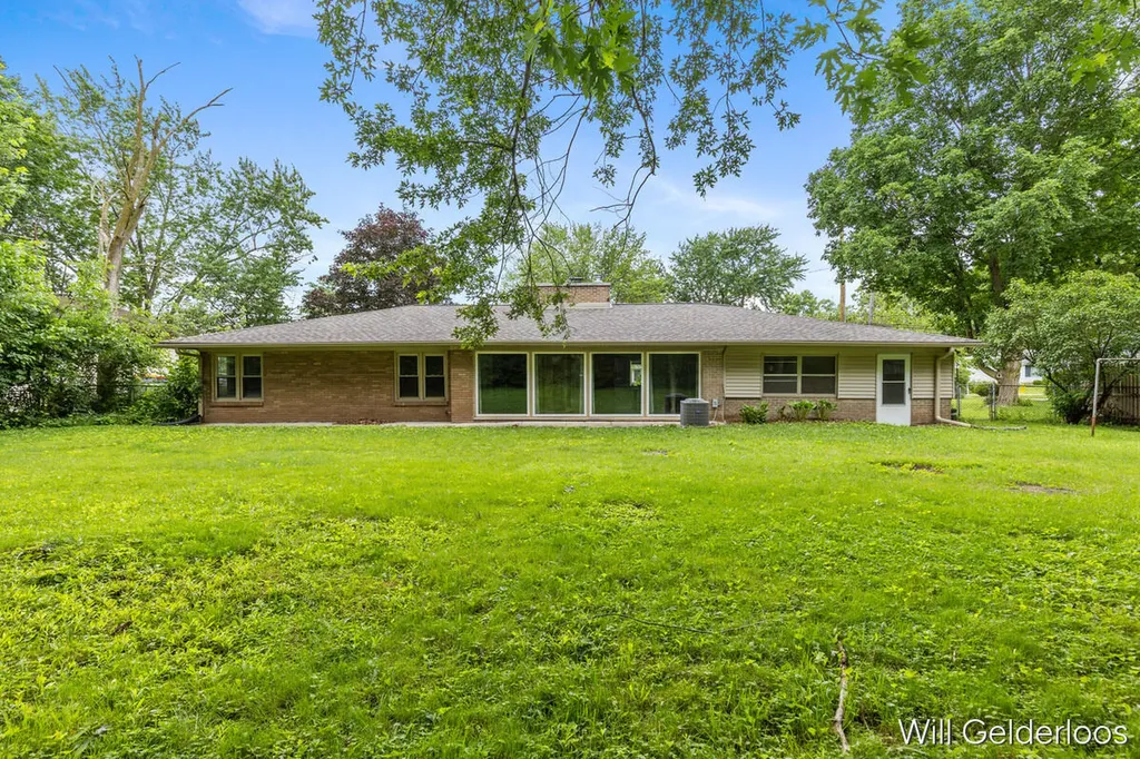 1938 Woodlawn Avenue SE Grand Rapids City MI 49506