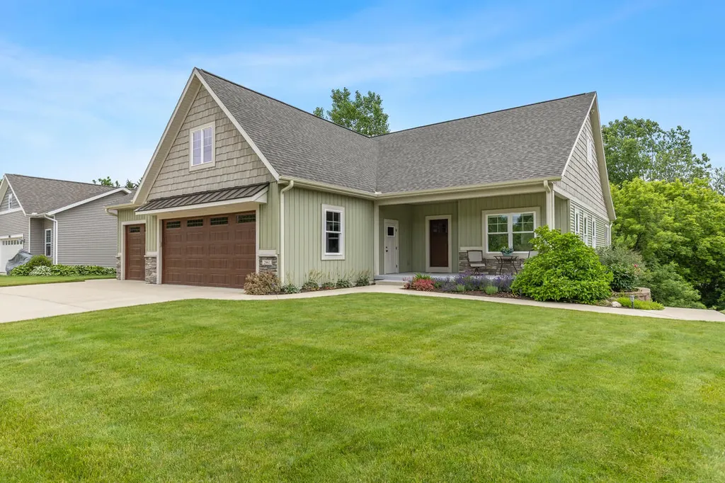 2961 Bristol Avenue NW Walker City MI 49544