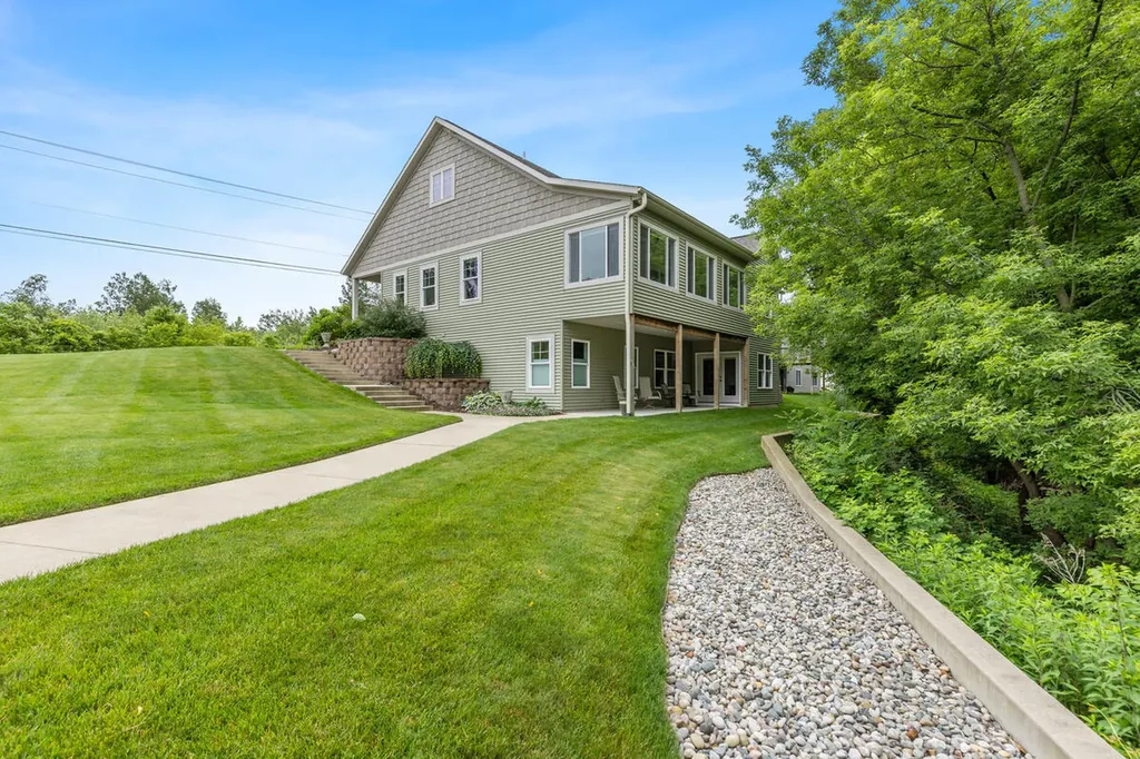 2961 Bristol Avenue NW Walker City MI 49544