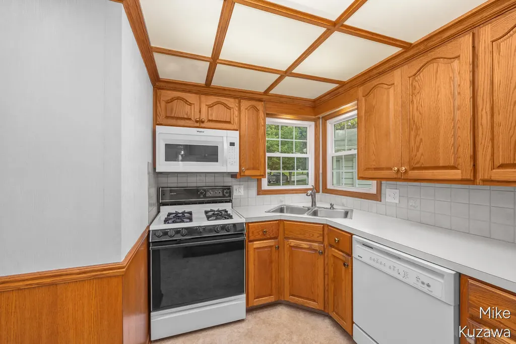 1711 Country Club Drive NE Grand Rapids City MI 49505