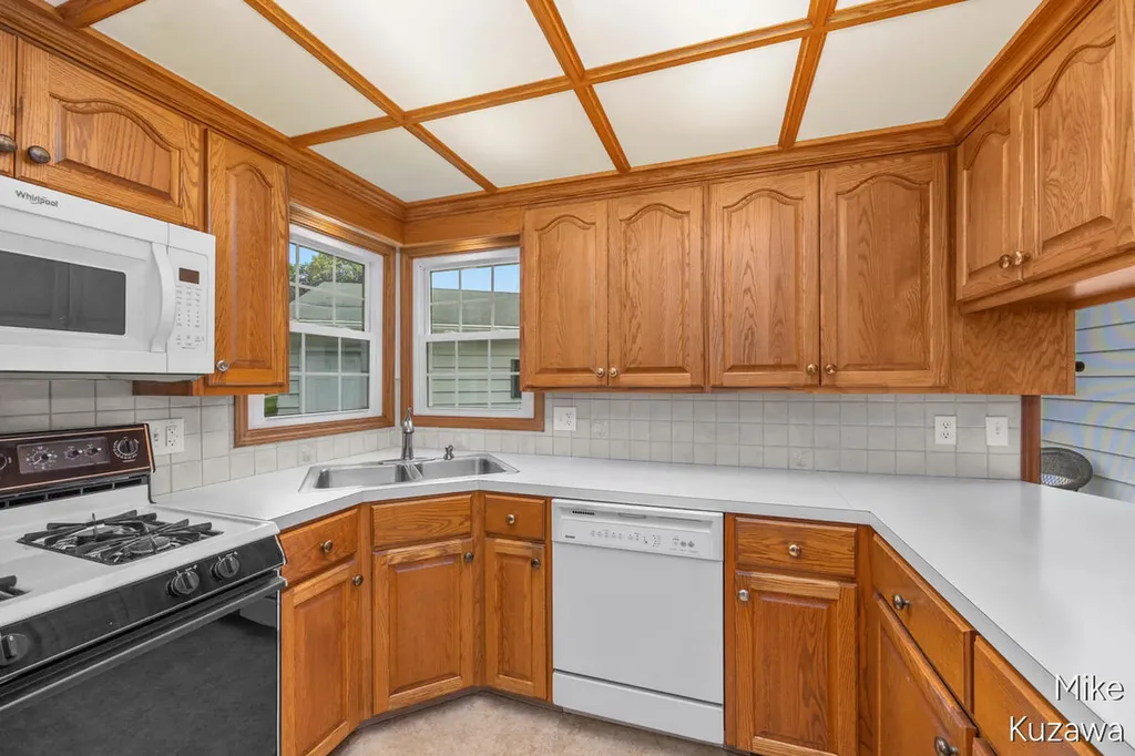 1711 Country Club Drive NE Grand Rapids City MI 49505