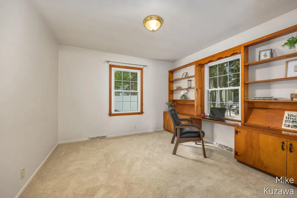 1711 Country Club Drive NE Grand Rapids City MI 49505