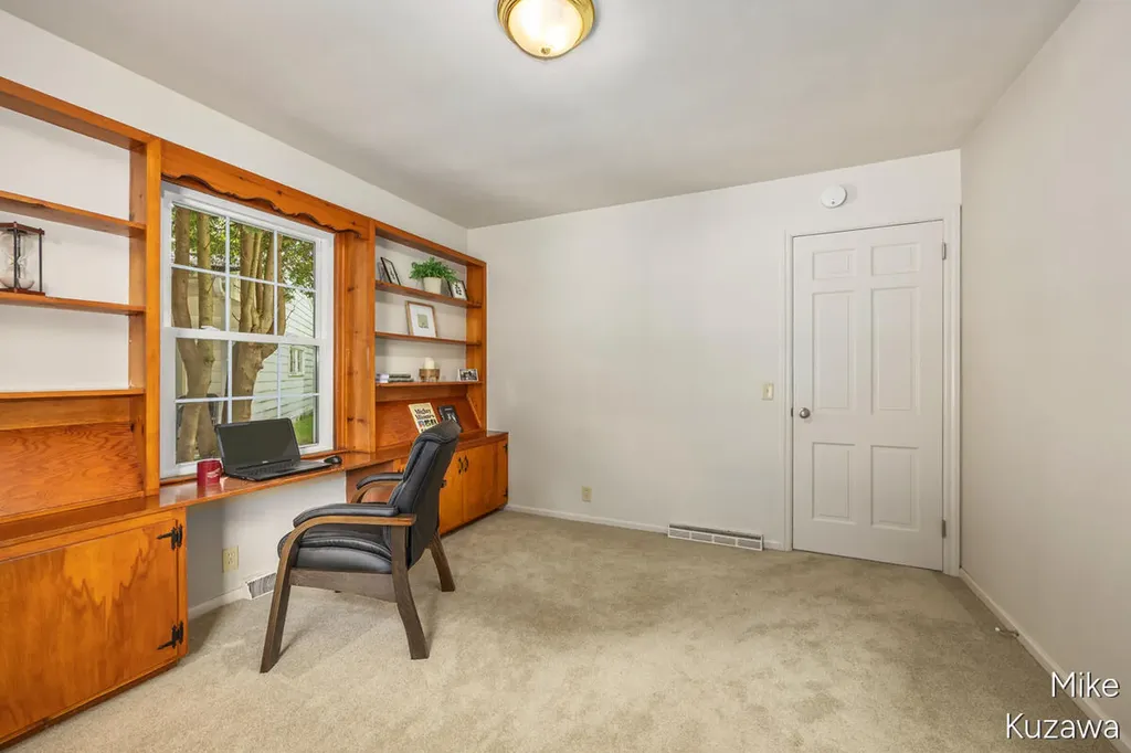 1711 Country Club Drive NE Grand Rapids City MI 49505