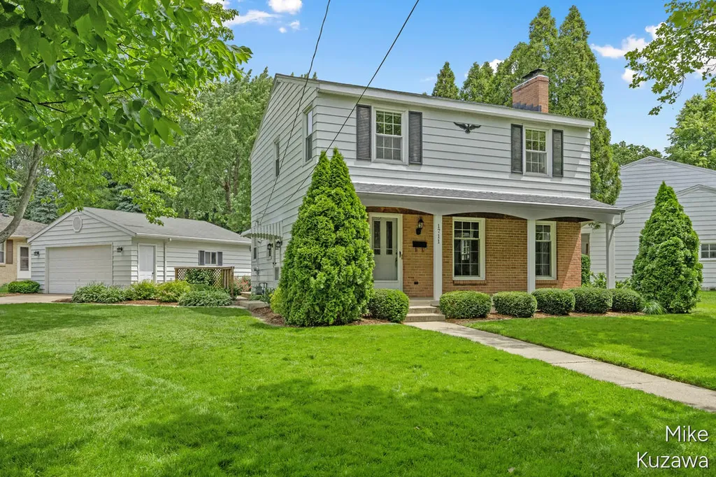1711 Country Club Drive NE Grand Rapids City MI 49505