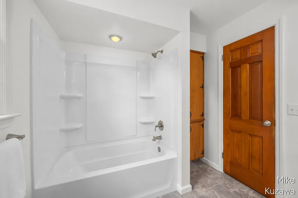 1711 Country Club Drive NE Grand Rapids City MI 49505