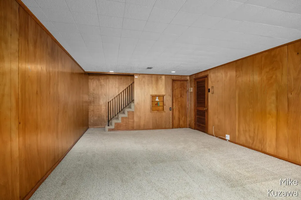 1711 Country Club Drive NE Grand Rapids City MI 49505