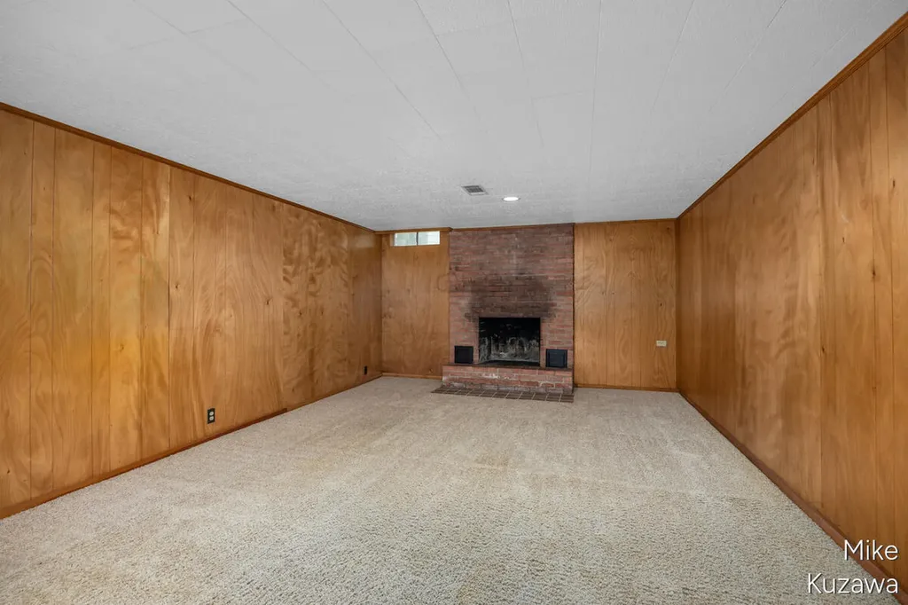 1711 Country Club Drive NE Grand Rapids City MI 49505