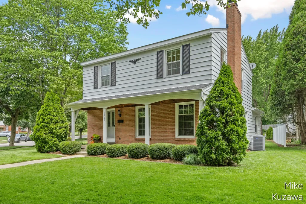 1711 Country Club Drive NE Grand Rapids City MI 49505