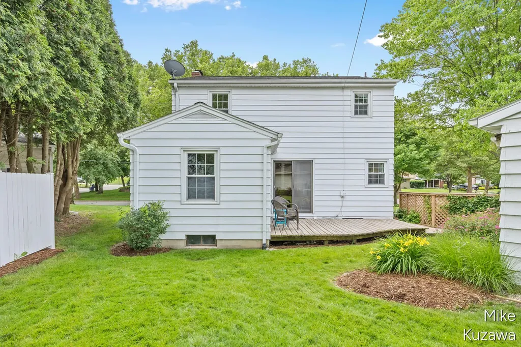 1711 Country Club Drive NE Grand Rapids City MI 49505