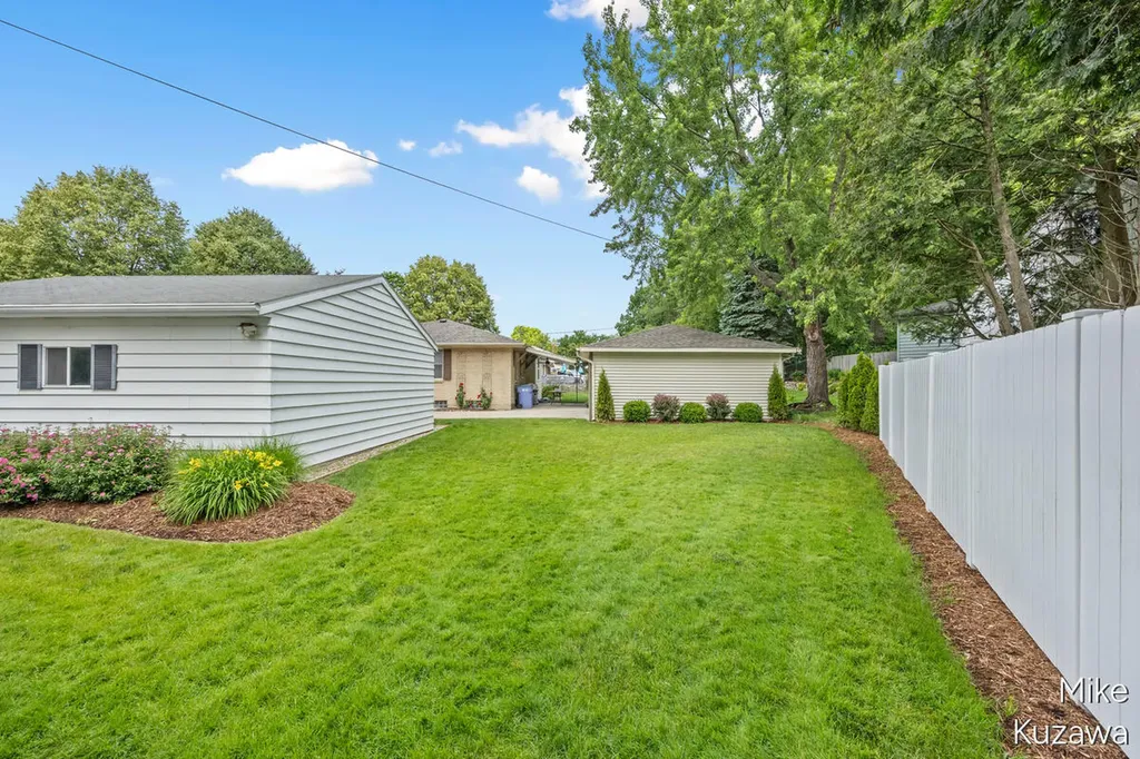 1711 Country Club Drive NE Grand Rapids City MI 49505
