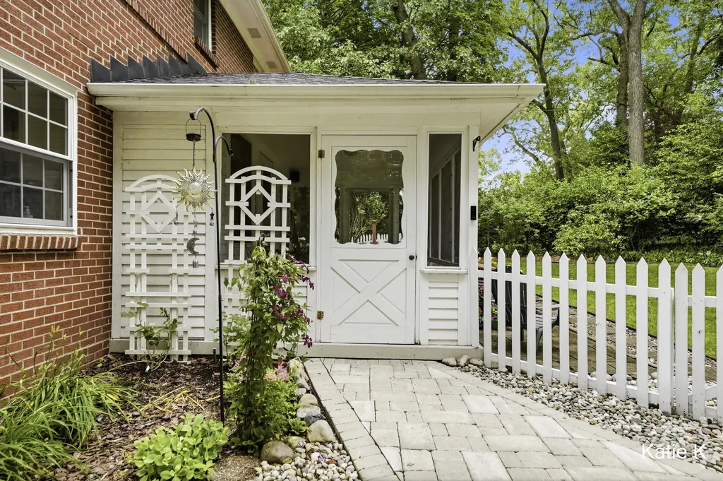 1648 Fisk Road SE East Grand Rapids City MI 49506
