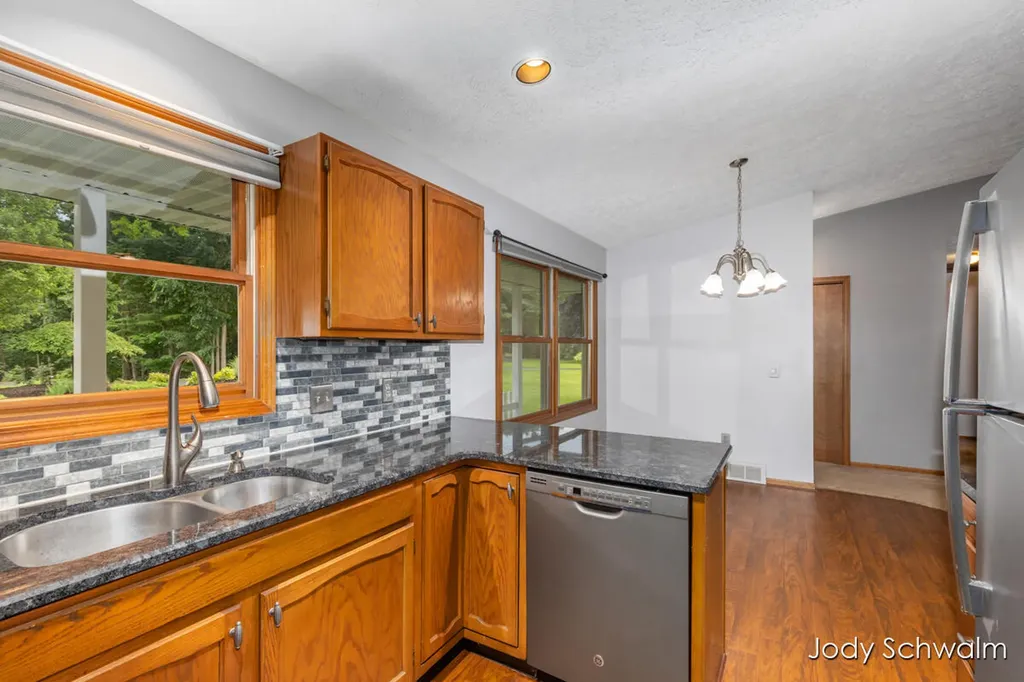 2223 Maguire Avenue NE Grand Rapids Charter Township MI 49525