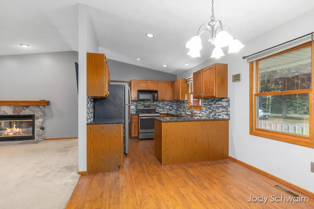 2223 Maguire Avenue NE Grand Rapids Charter Township MI 49525
