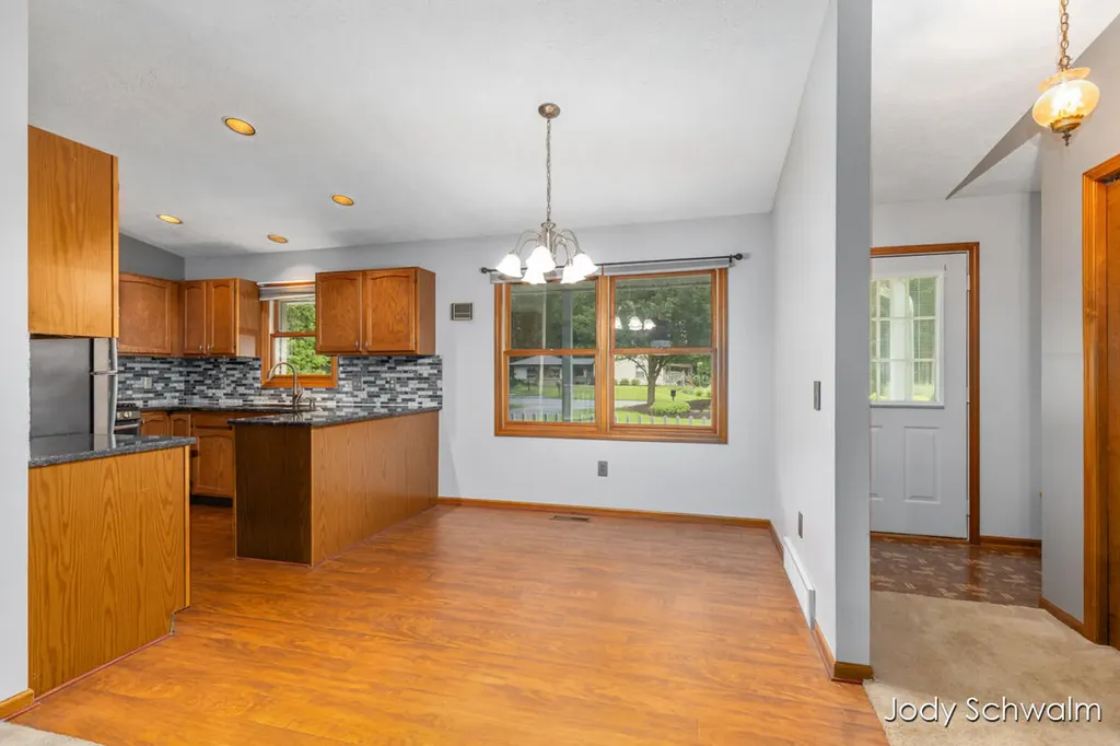 2223 Maguire Avenue NE Grand Rapids Charter Township MI 49525