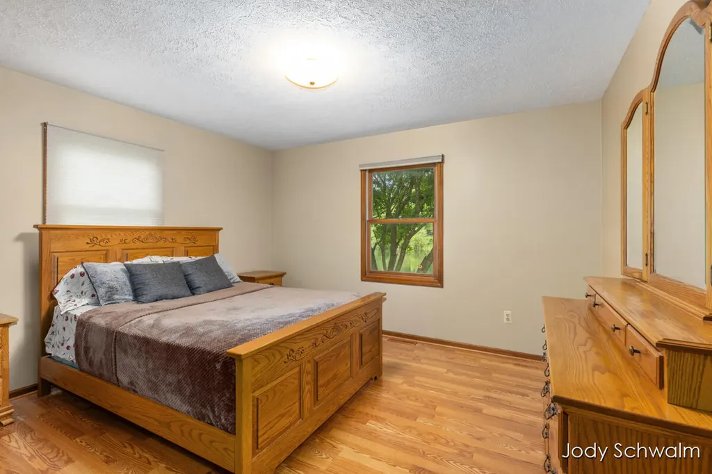 2223 Maguire Avenue NE Grand Rapids Charter Township MI 49525