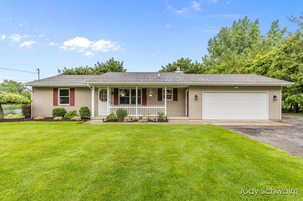 2223 Maguire Avenue NE Grand Rapids Charter Township MI 49525