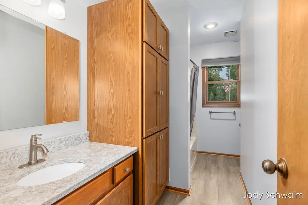 2223 Maguire Avenue NE Grand Rapids Charter Township MI 49525