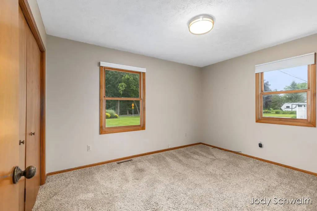 2223 Maguire Avenue NE Grand Rapids Charter Township MI 49525