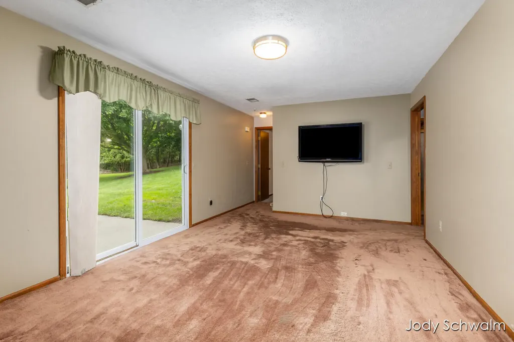 2223 Maguire Avenue NE Grand Rapids Charter Township MI 49525